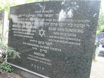 Modern gravestone made of dark marble with Latin and Hebrew script; at the centre of the stone, a Star of David.